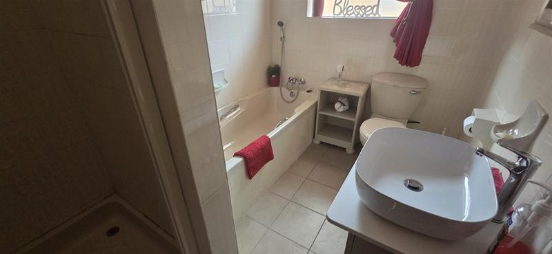 4 Bedroom Property for Sale in Glentana Western Cape